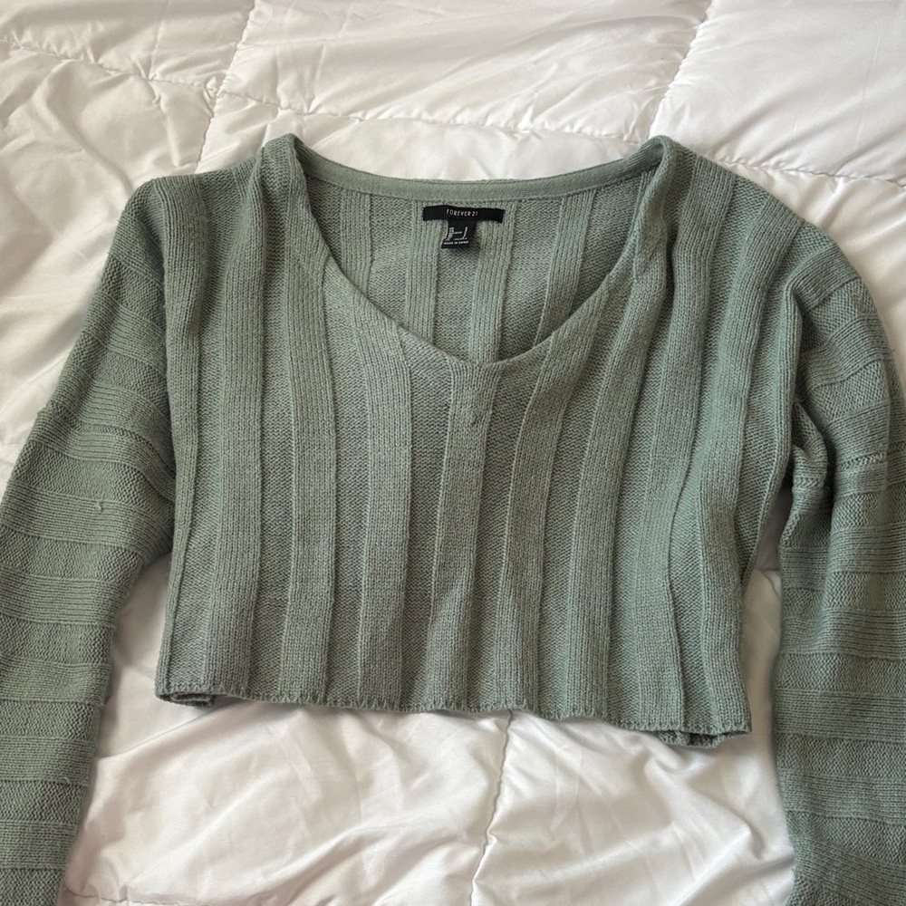 Forever 21 Green V-Neck Cropped Sweater